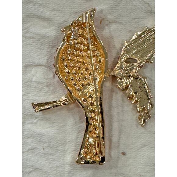 Sparkling Red Cardinal Rhinestone Pin – Gold Tone with Green Enamel Leaves CP03 - Picture 4 of 4